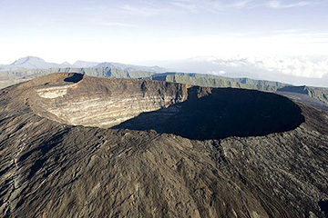留尼汪罗兰加洛斯机场三字代码(RUN),罗兰加洛斯机场(Roland Garros Airport)四字码,留尼汪机场三字码查询